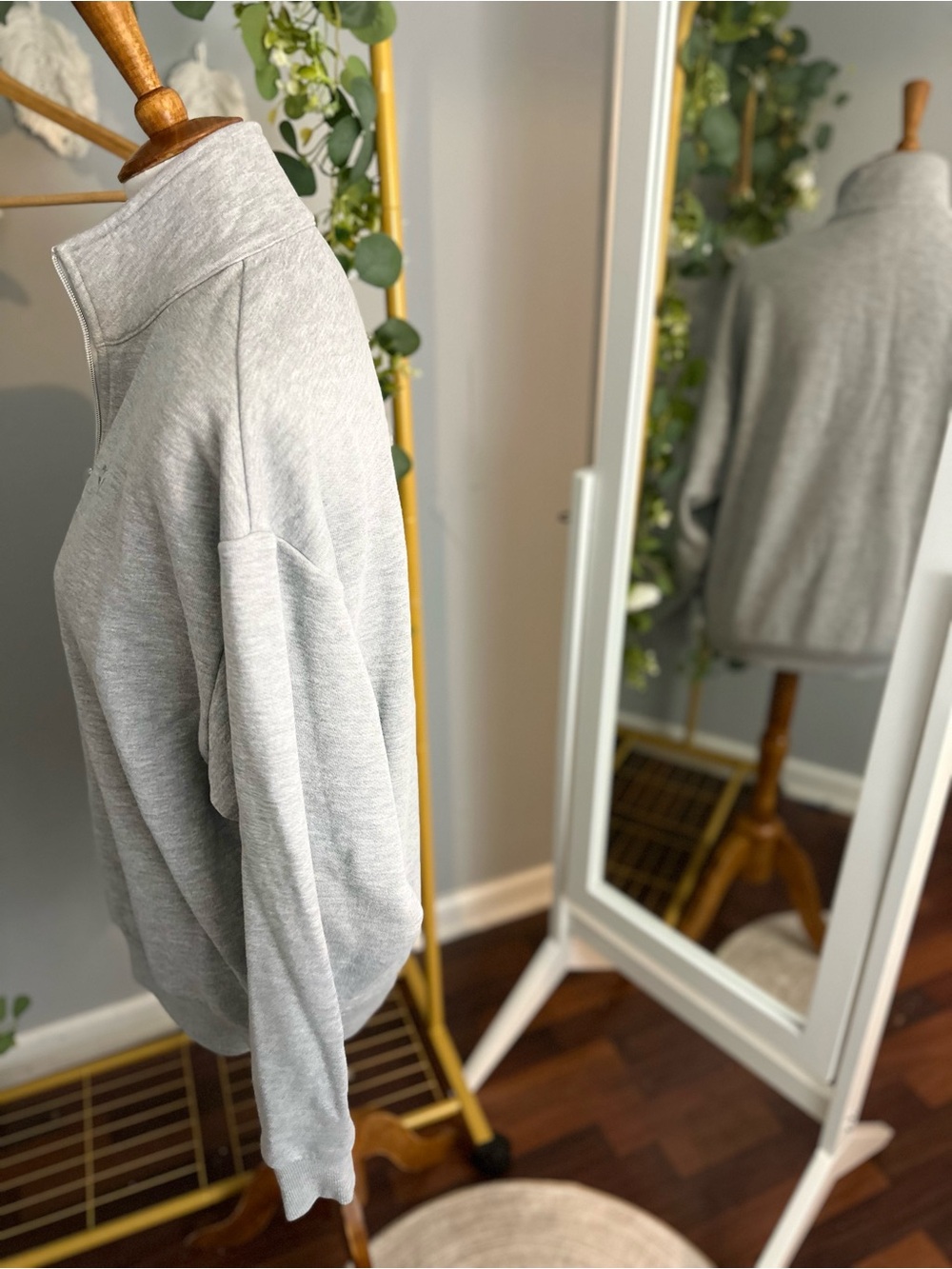 •nwt• Alo Accolade Quarter-Zip Pullover in Grey - Picture 5 of 9